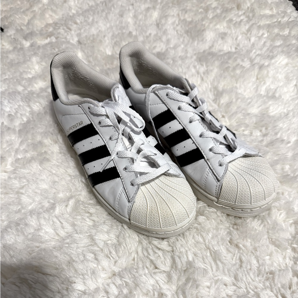 ADIDAS superstar, size 7.5